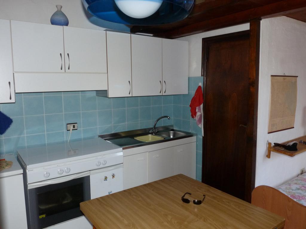Monolocale San Teodoro Appartement Kamer foto